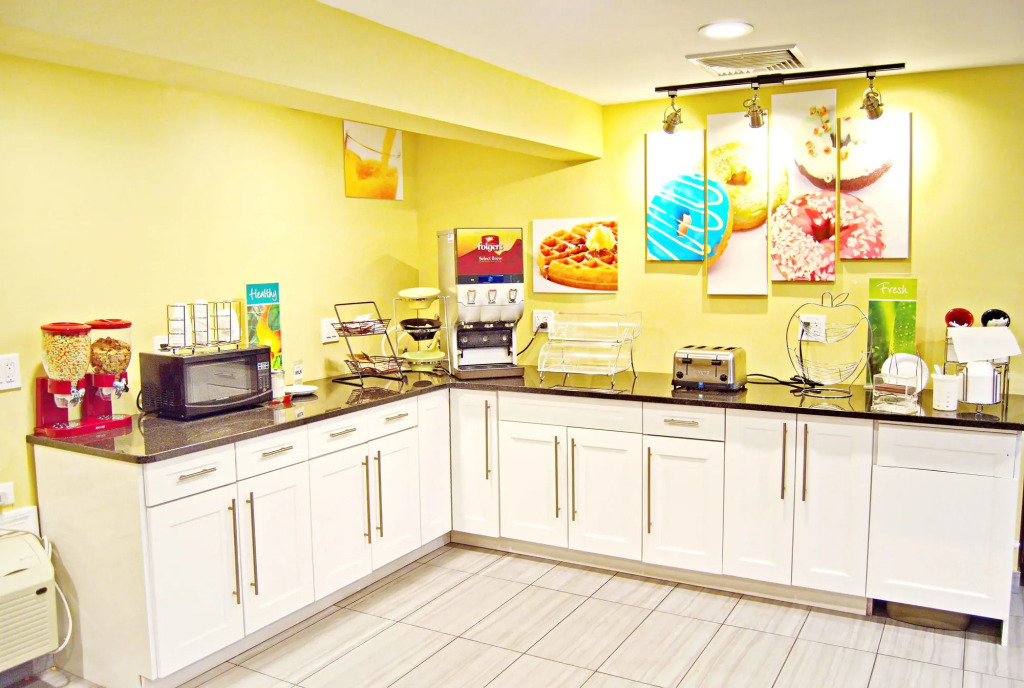 Flagship Inn & Suites