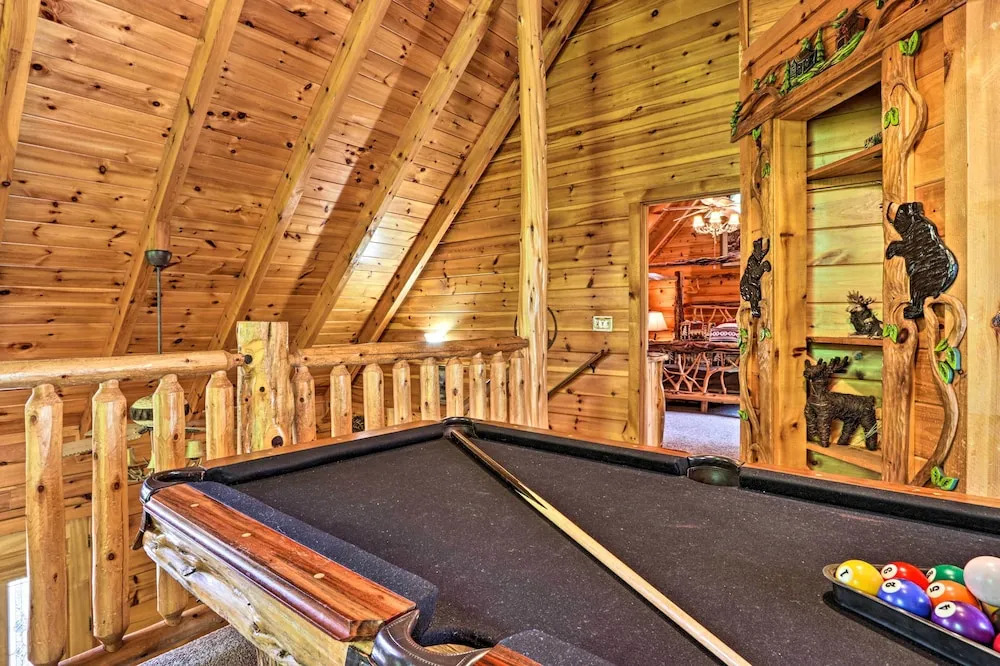 Pigeon Forge Getaway w/ Covered Patio & Hot Tub!