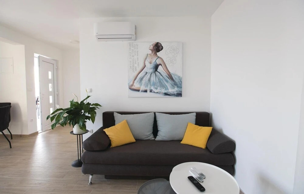 Nice Apartment in Podstrana With 1 Bedrooms and Wifi