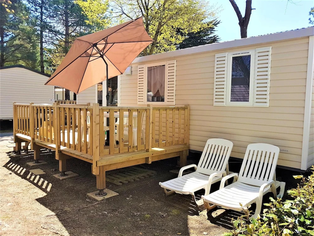 Bungalow With 2 Bedrooms in Saint-jean-de-monts, With Shared Pool, Furnished Terrace and Wifi - 1 km From the Beach