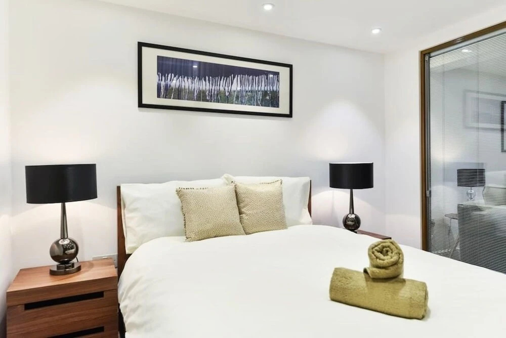 Hotel Style Penthouse Located Close to Central 8