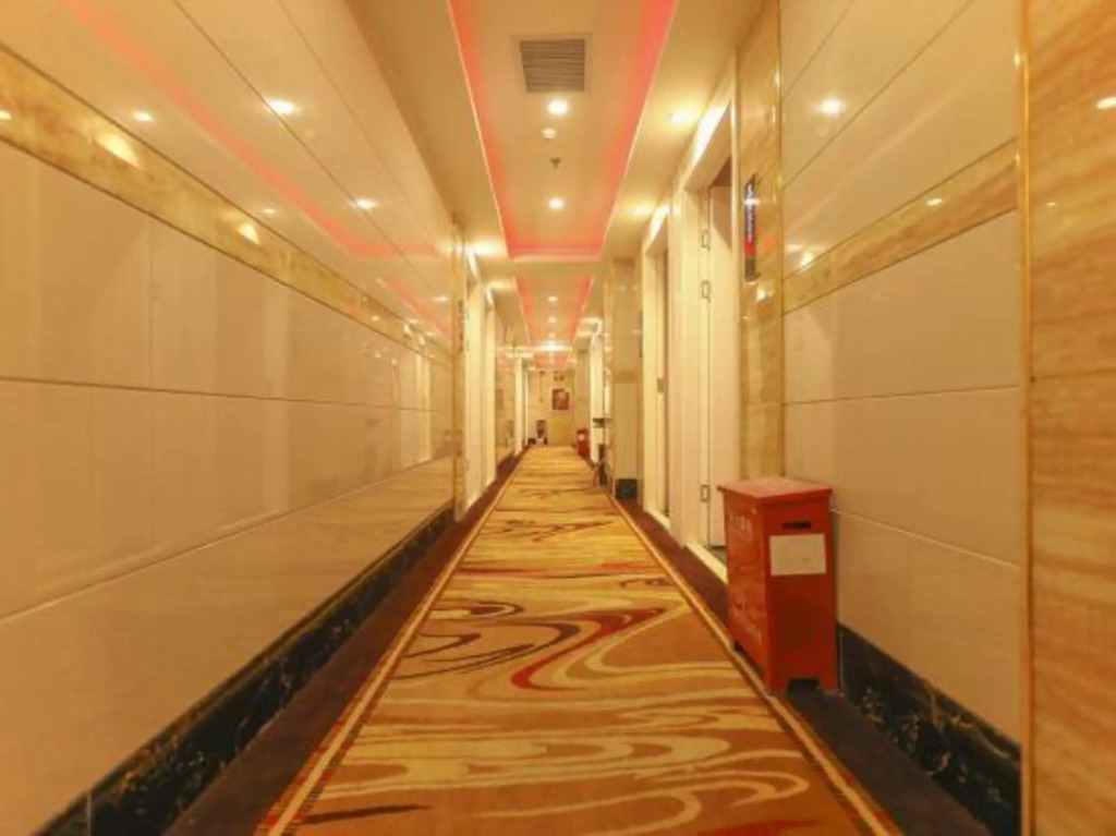 Zhongchao Theme Hotel (Shenzhen Luohu Wenjin Subway Station)