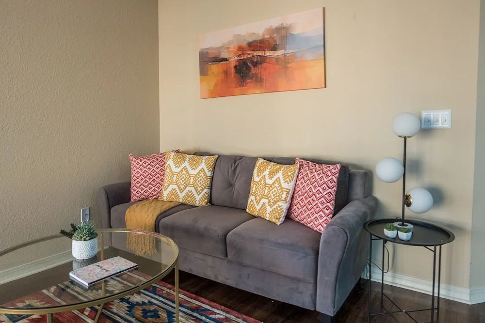 1 BR and 2 BR Jacksonville Beach Apt with Parking by Frontdesk