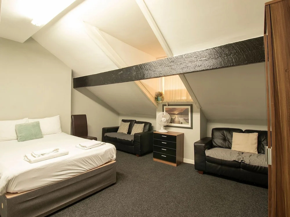 Contemporary Apartment in Manchester near Tram Station