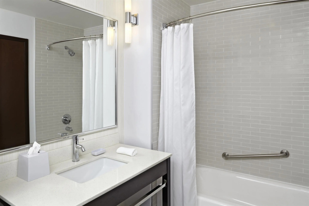Four Points by Sheraton Edmonton Gateway