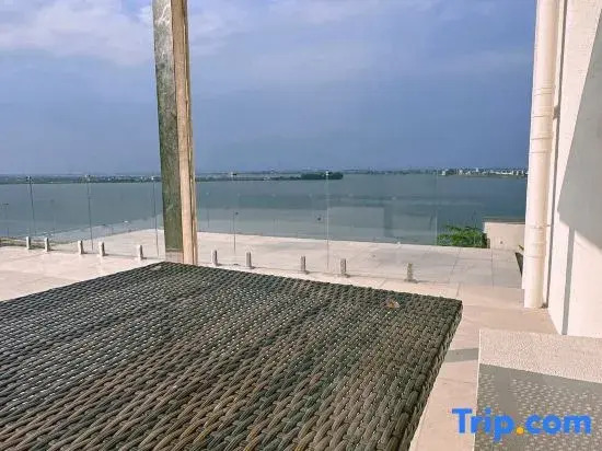 Tingfeng Lakeview Swimming Pool Vacation Boutique Stay (Baitengtou Seafood Market)