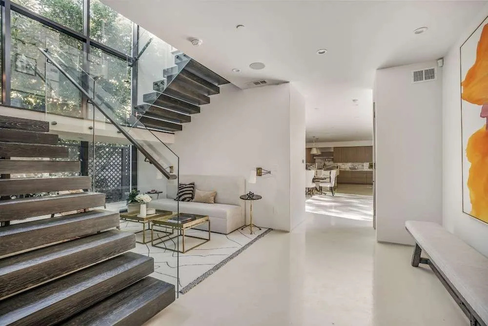 Laurel Canyon - Architectural Modern Estate With Pool & Landscaped Garden