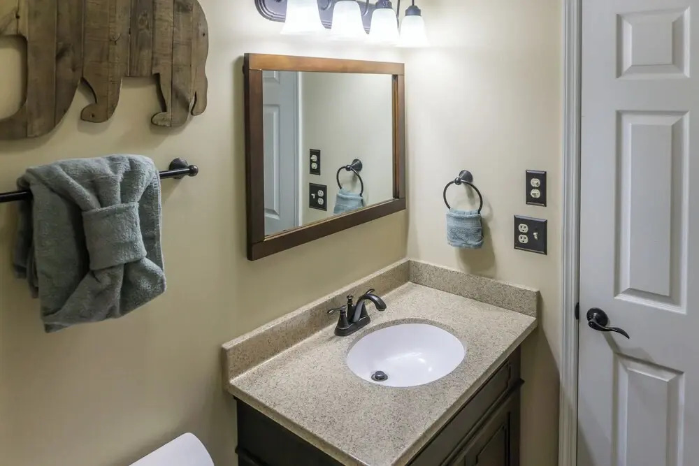 1 Mi to Dtwn Pigeon Forge! Mtn-view Gem w/ Balcony