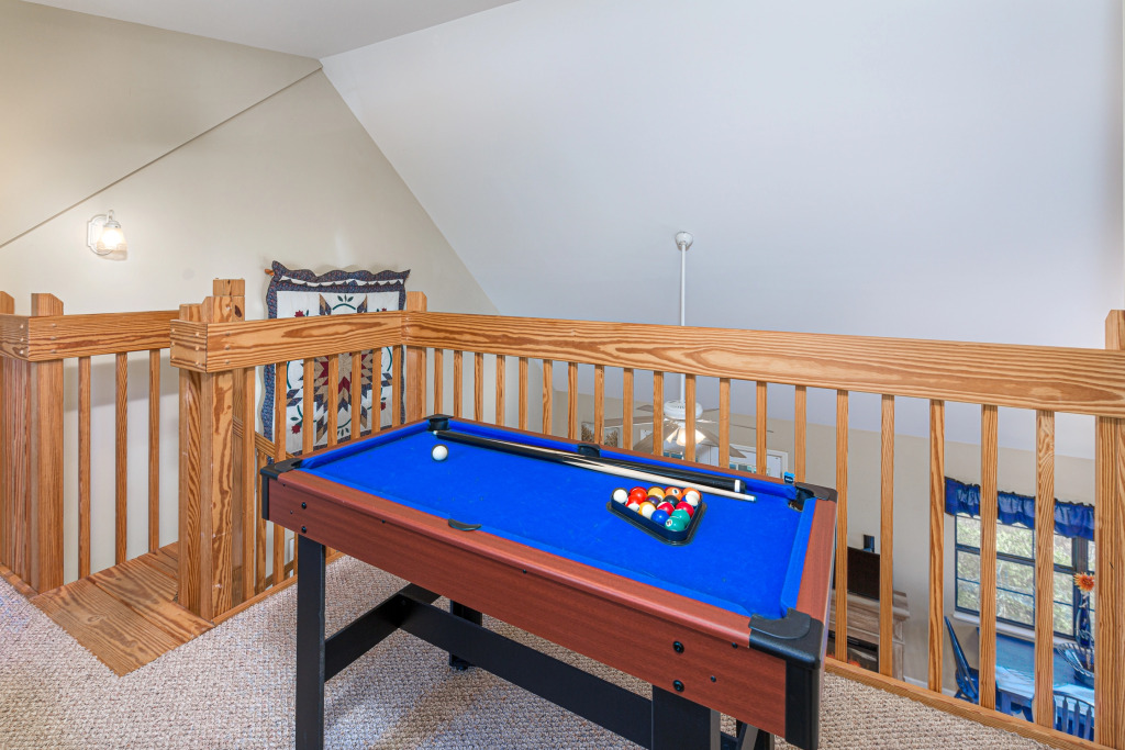 Gatlinburg Getaway Cute Cabin with Mountain Views
