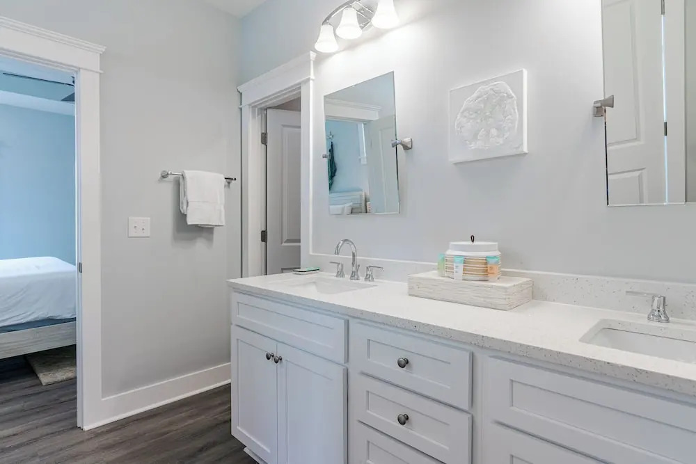 Pet Friendly + Private Pool; Amazing Fenced Backyard, 5 Min Walk to Beach!