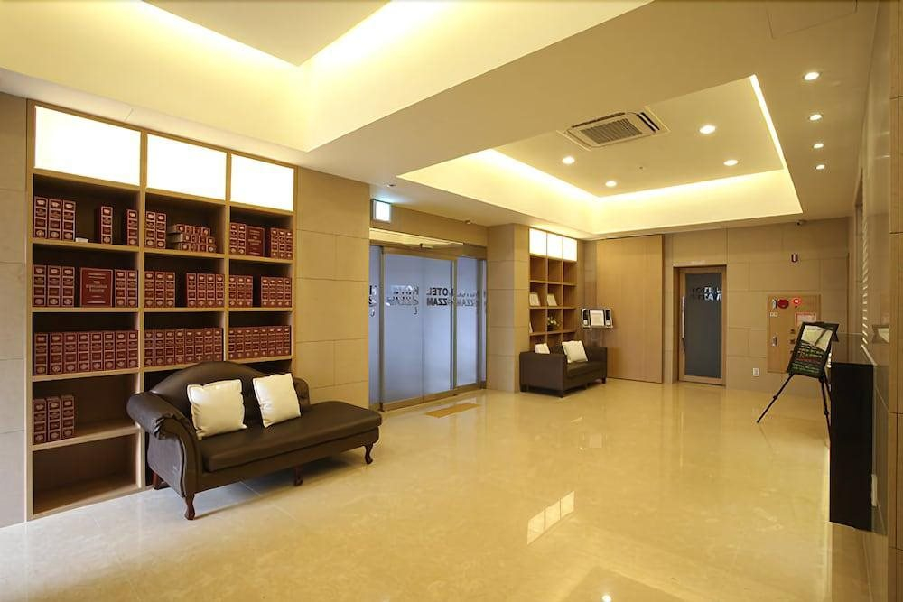 Honors Hotel