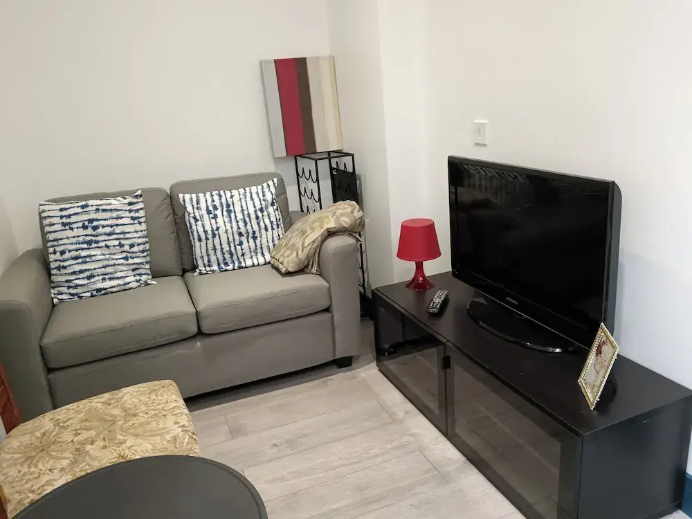 High Wycombe - 1bed Apartment - Sleeps 3 - Parking