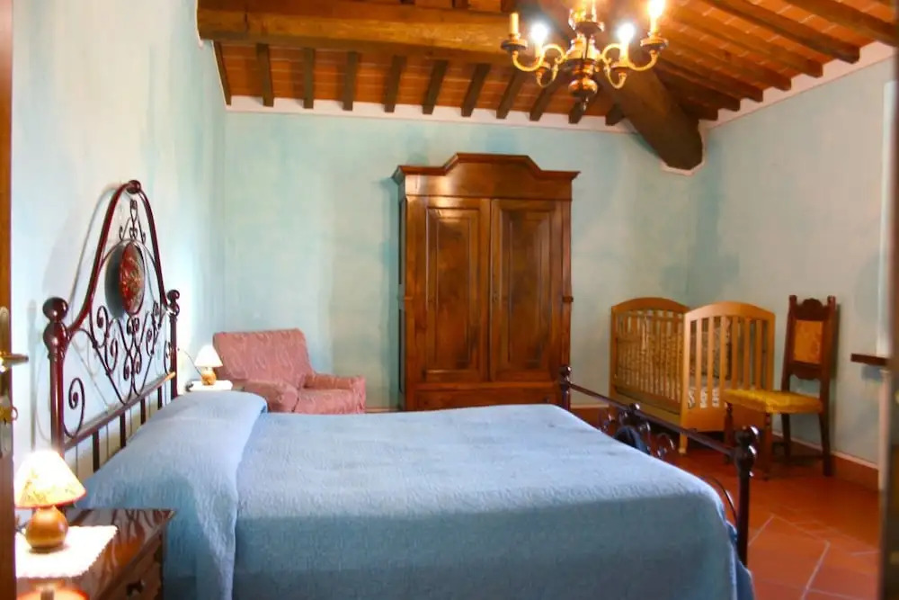 Stunning private villa with private pool, WIFI, TV, pets allowed and parking, close to Montepulc