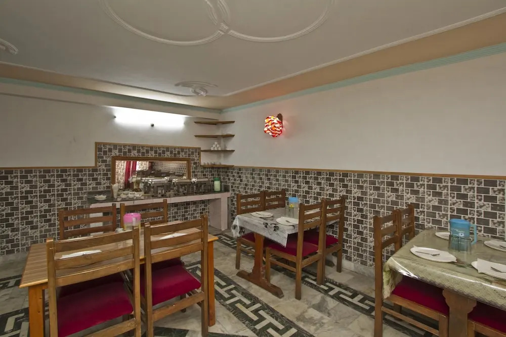OYO 8643 Hotel Shambhala
