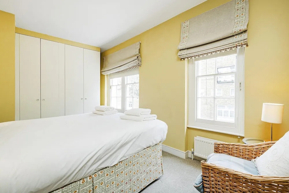 Cadogan Street Apartment