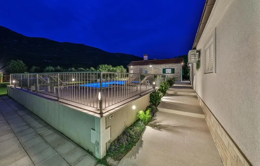 Amazing Home in Kastel Luksic With Outdoor Swimming Pool, Wifi and 3 Bedrooms
