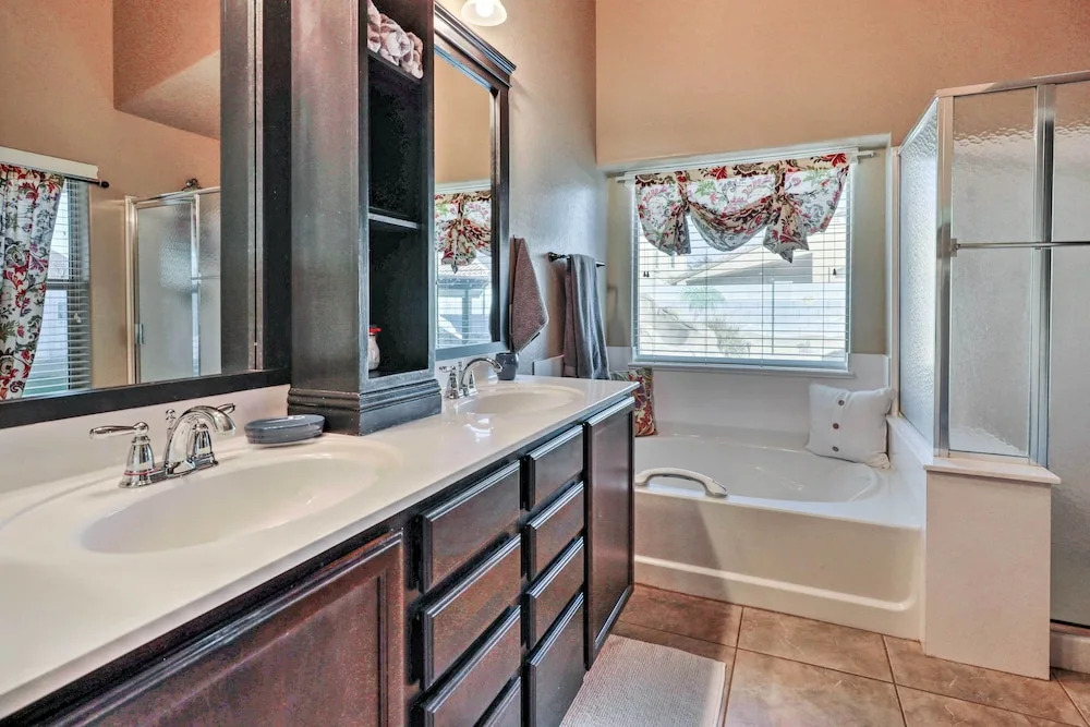 Maricopa Home w/ Swim-up Bar, Heated Pool & Slide