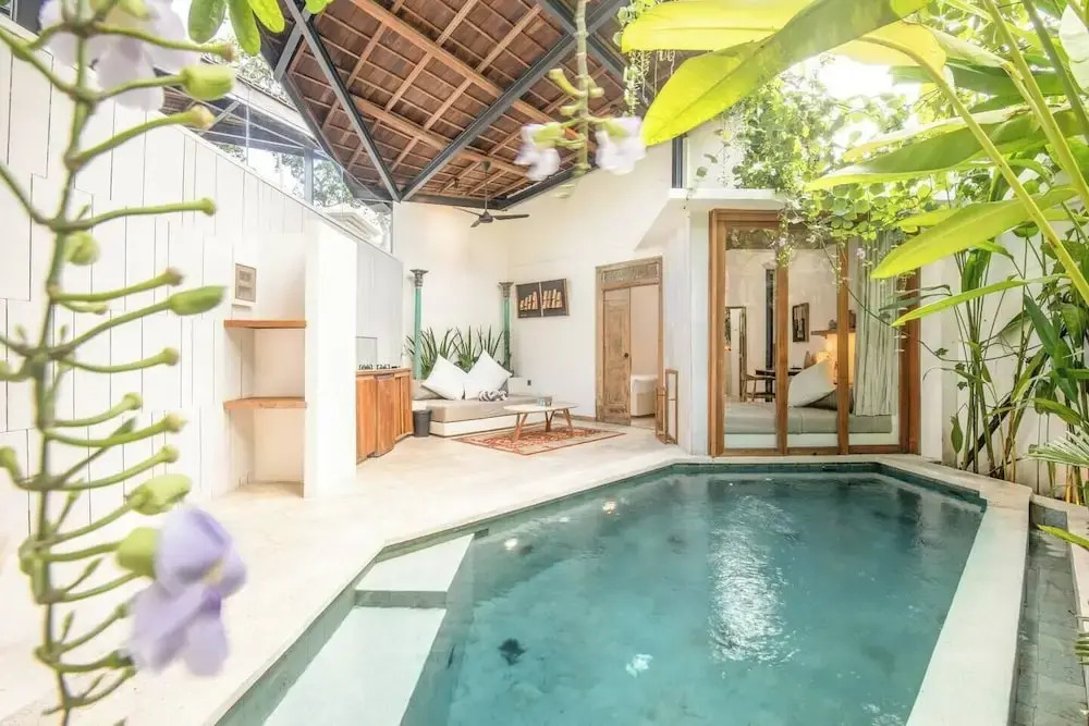 Chic 1-BR Villa with Pool, 4 Mins to Echo Beach