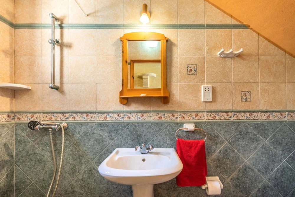 Villa Ta Debora Sleeps 7 with Pool