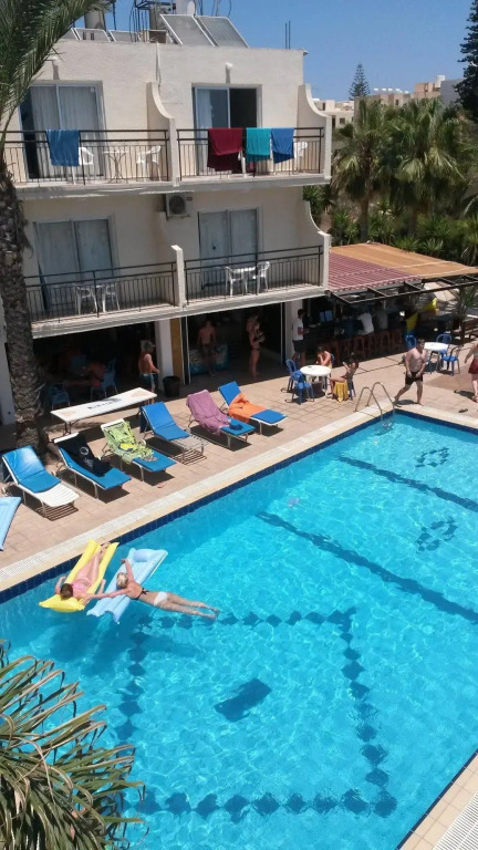 Pavlinia Hotel & Apartments