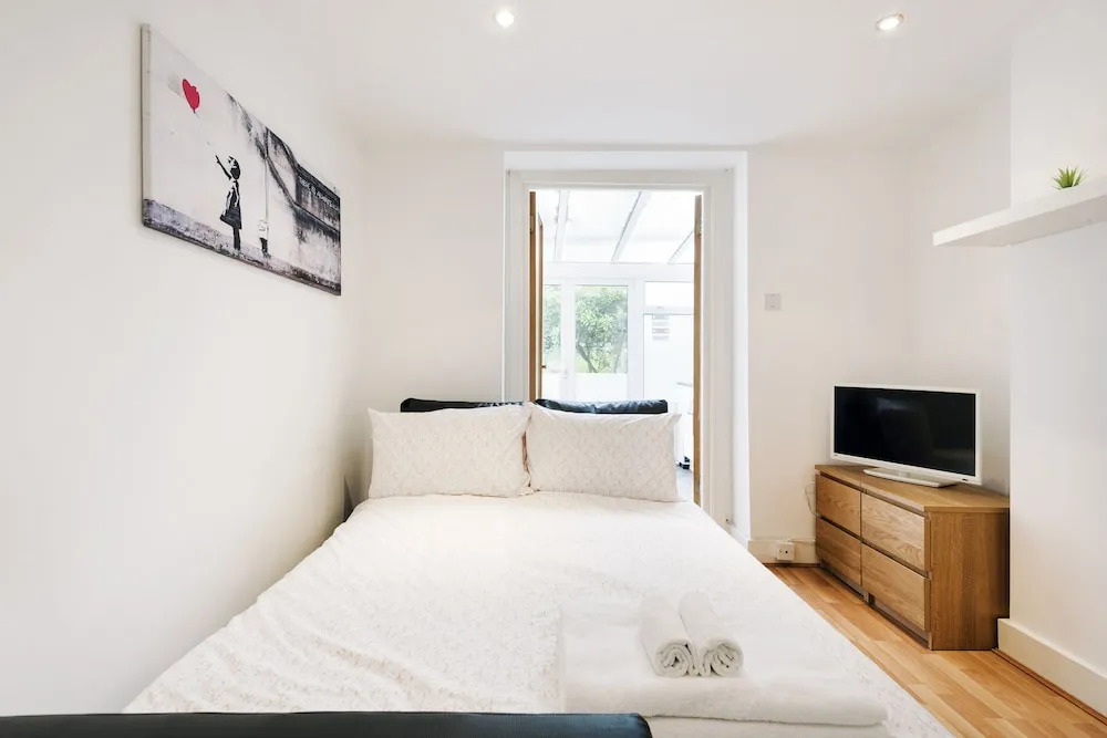London New Apartment With Private Garden