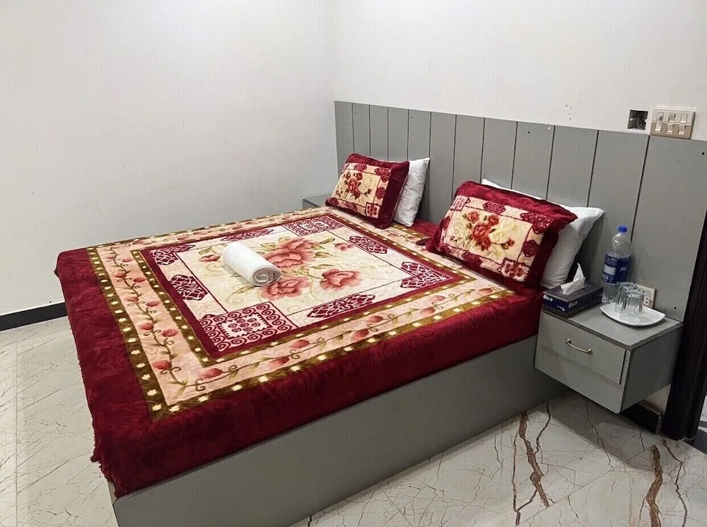 Overseas Hotel And Suites