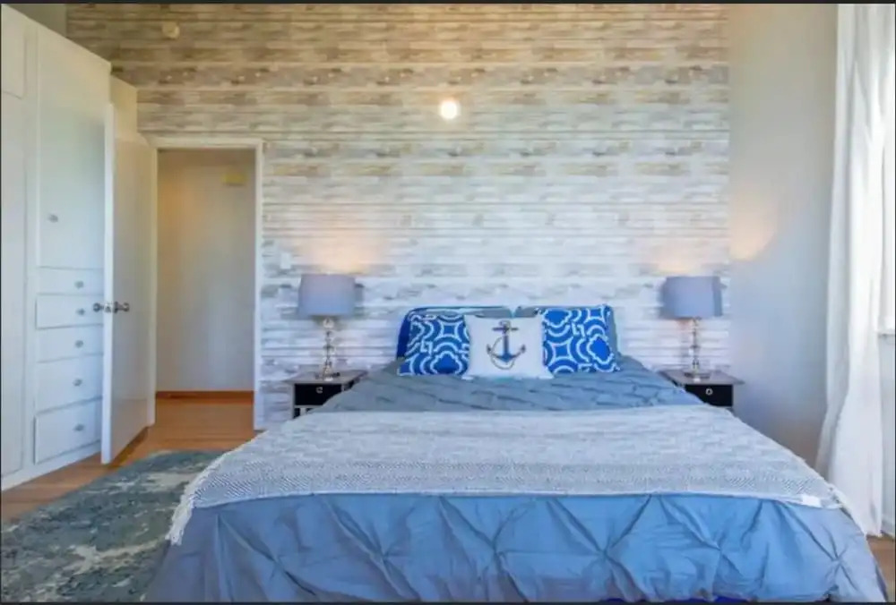 17878 Los Angeles - 4 Br Home