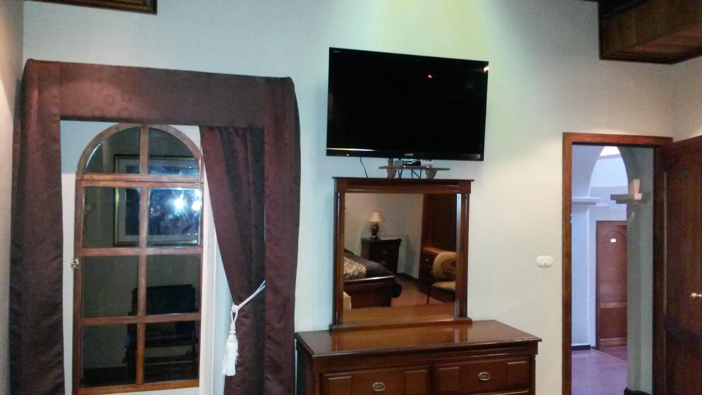 Hotel & Suites El Quijote