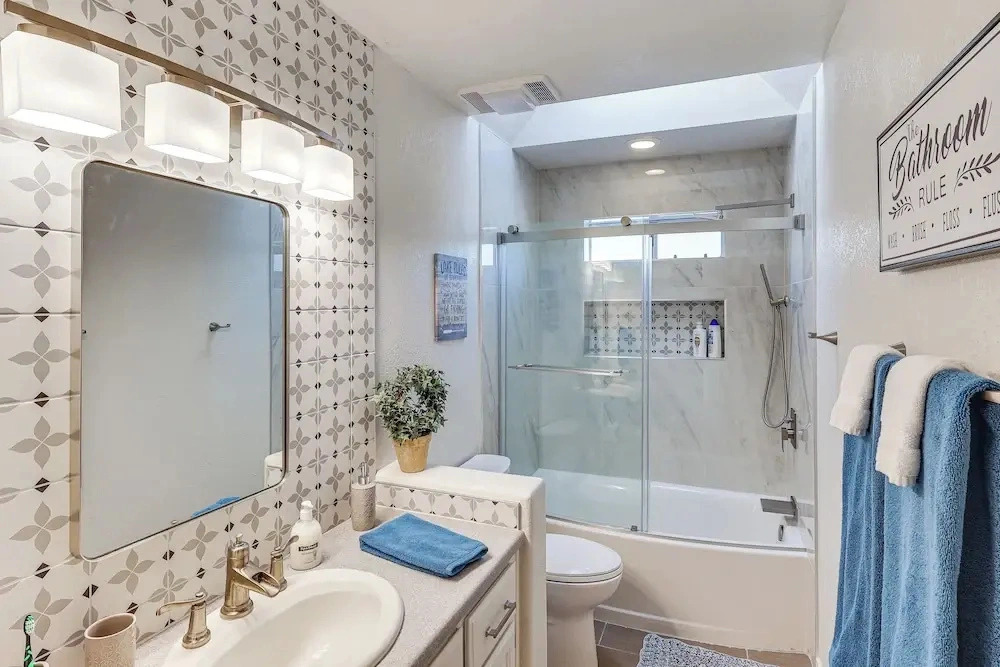 Private Pool, Spa! Updated Home Near London Bridge