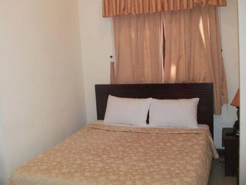 Y Van Hotel