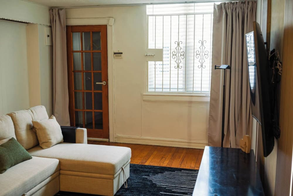 Cozy Brooklyn - 1BR Apartment