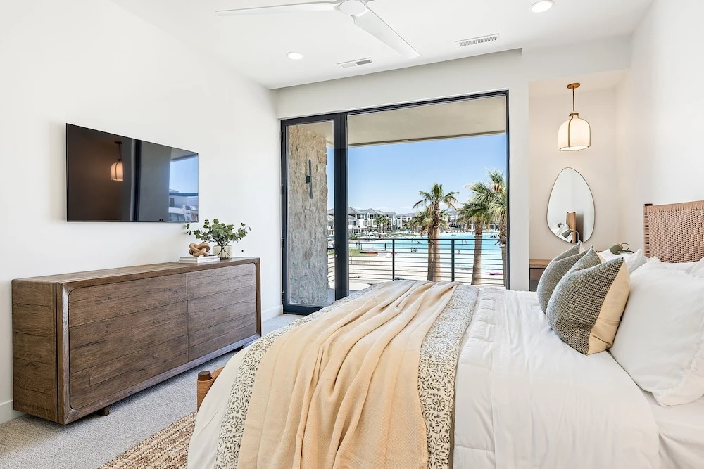 Lagoon Life Beach House 7 Bedroom Home