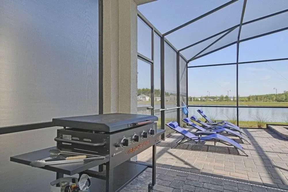 Storey Lake 8 Bed Lake Front Pool & Spa - 1684str 8 Bedroom Home by RedAwning