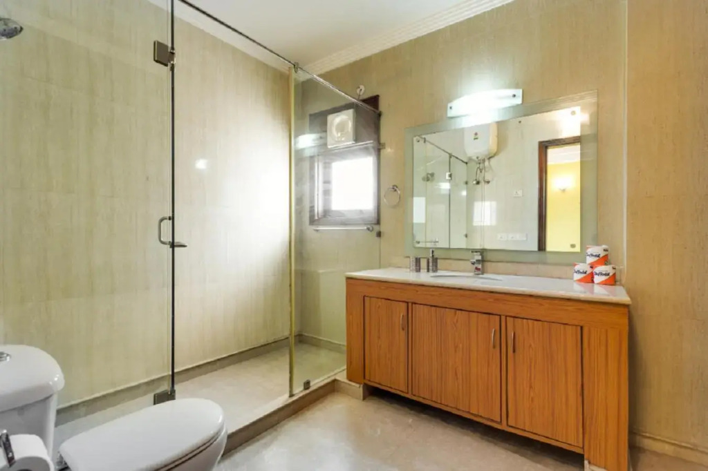 Hostie Aarna-4 BR apt near Moolchand/Apollo, S. Delhi