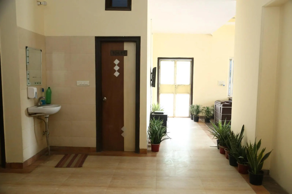 OYO 8240 Maan Residency