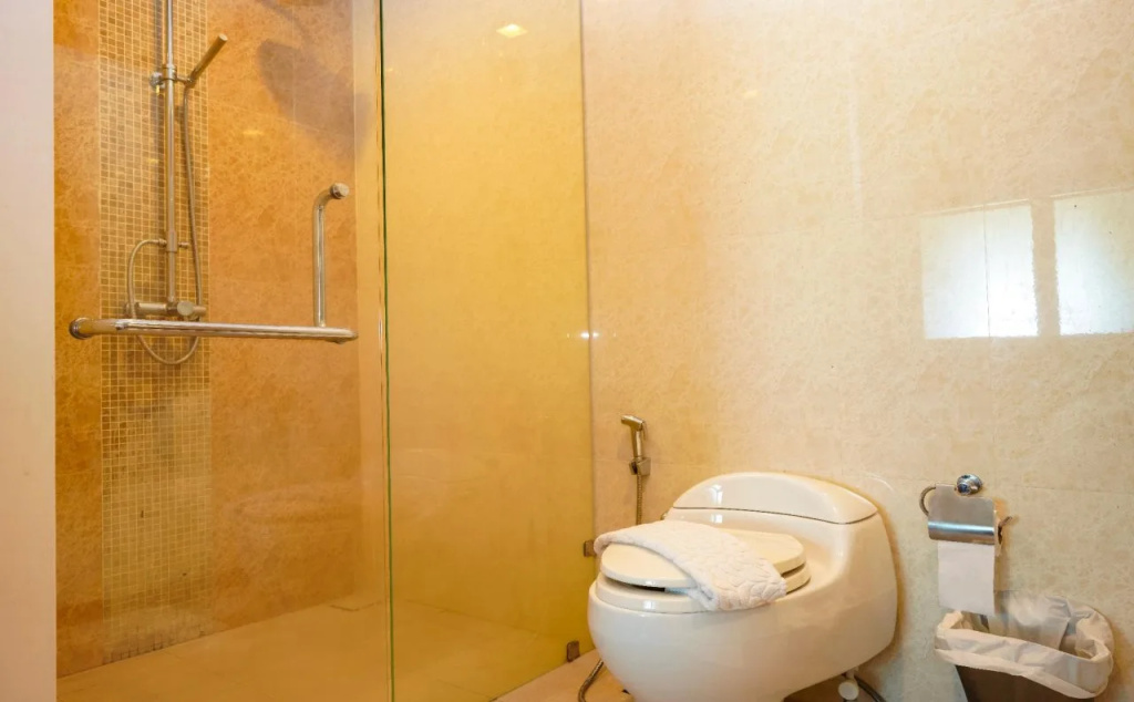 CAPITAL O890 The Royal Bay View Villas