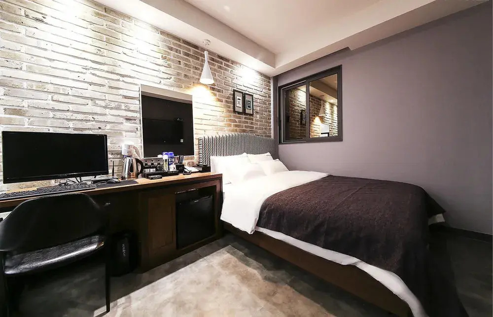 Play Hotel
