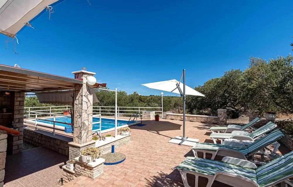Awesome Home in Vela Luka With Wifi and 2 Bedrooms