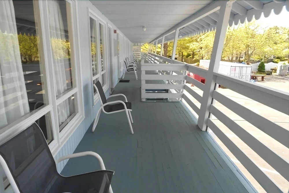 Cape Shore Inn