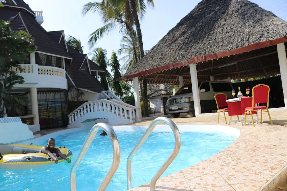 Room in Villa - A Wonderful Beach Property in Diani Beach Kenya, Dream Holiday Place