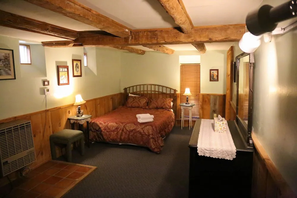 Salt Ash Inn