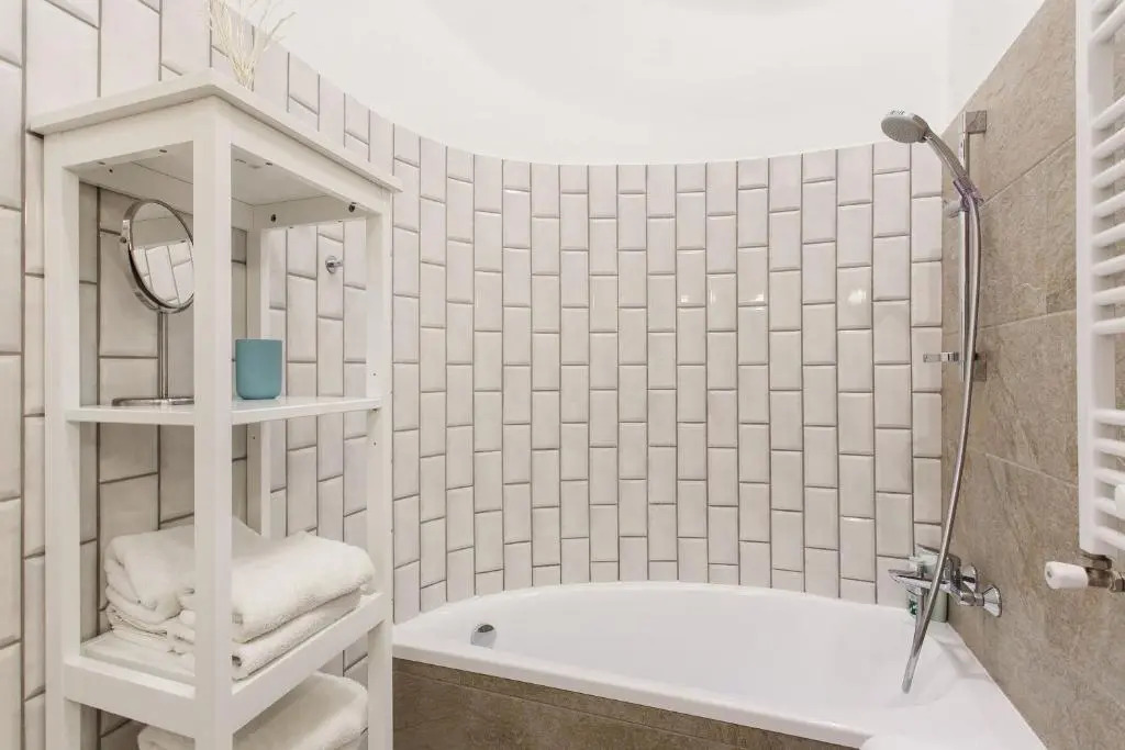 3bdr Modern and Stylish Apartment - Heart of Old Town by Houseys