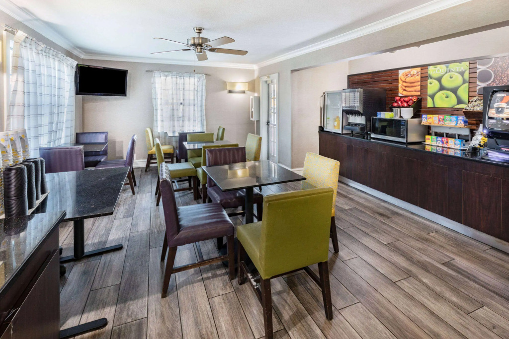 La Quinta Inn by Wyndham Laredo I-35