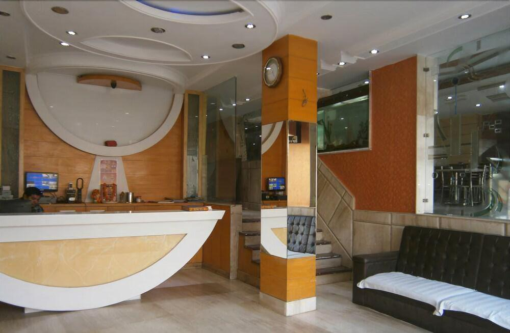 OYO 6408 Hotel Delhi Heart