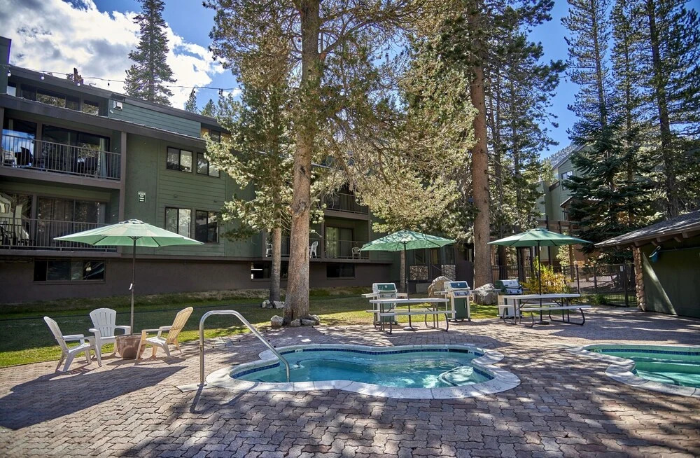 St Anton Wooded View 1-Bedroom Condos with Complimentary Hot Drinks