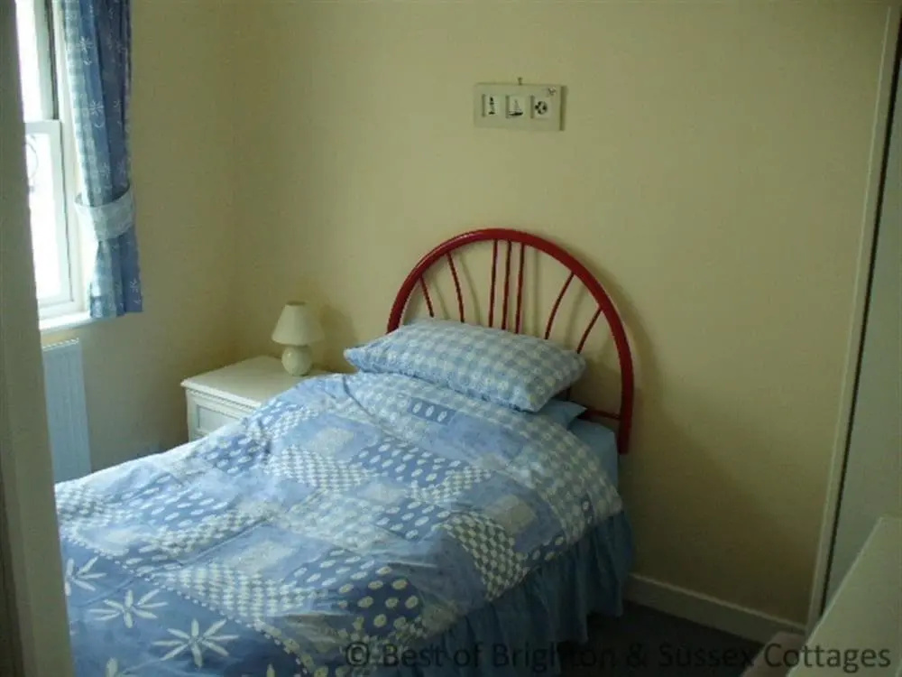 Serene Holiday Home in Hove With Garden