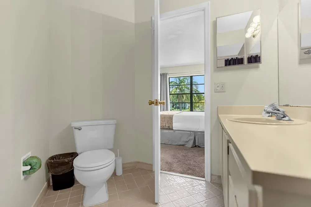 Upstay Condo Near MCO Airport w Golf & Pool