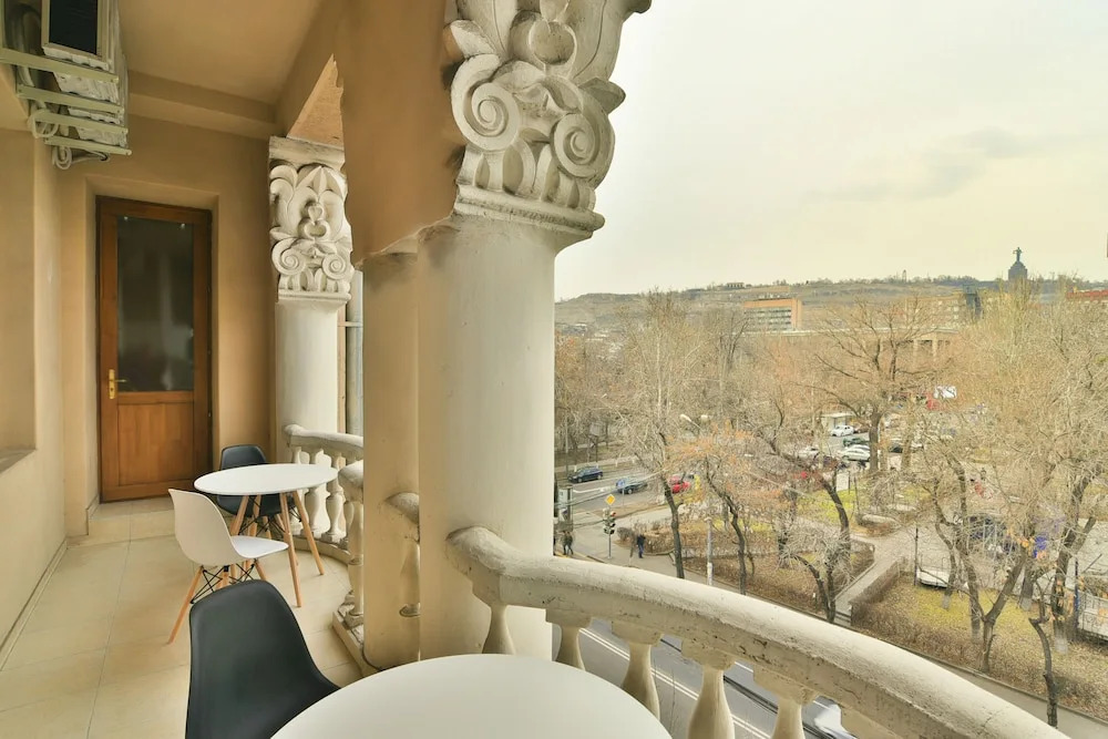 UPstairs Apart - Hostel