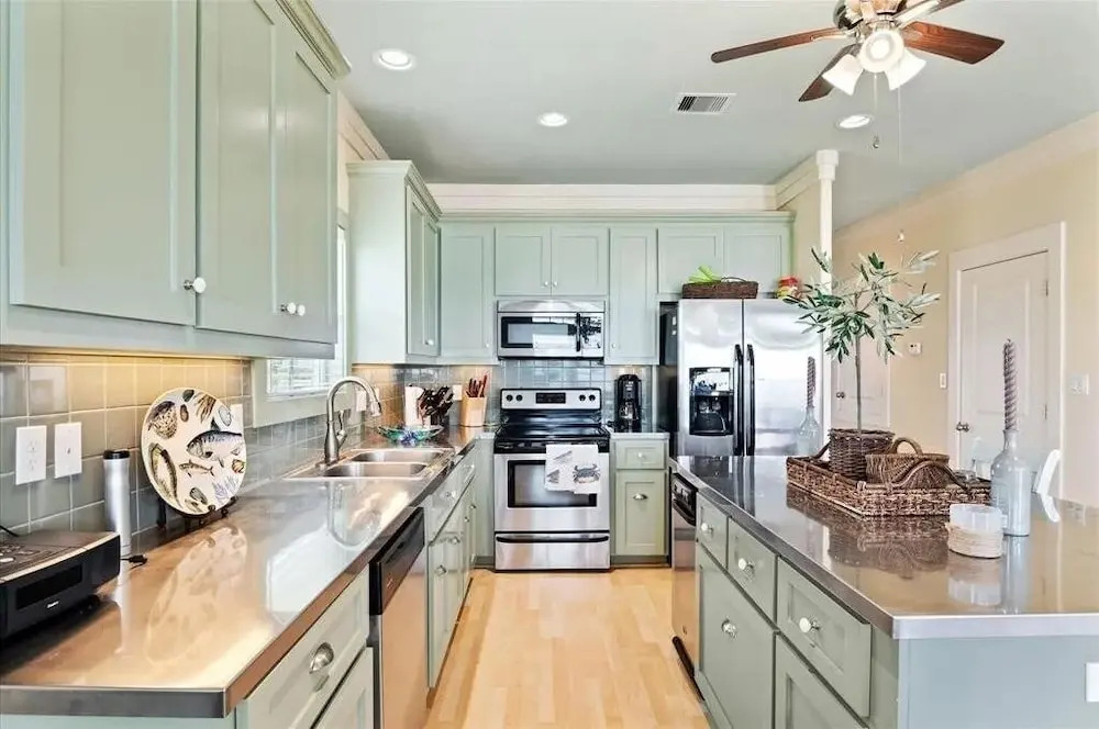 Bella Rossa 3 Bedroom Home by RedAwning