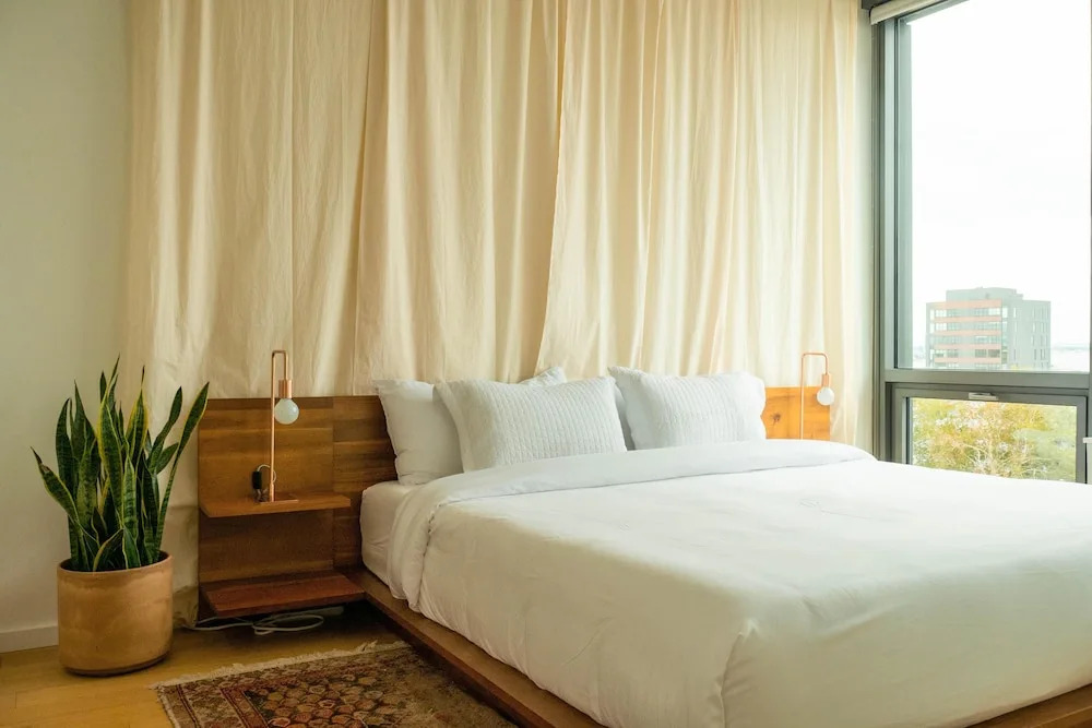 Designer, Spacious 1BD in Historic District